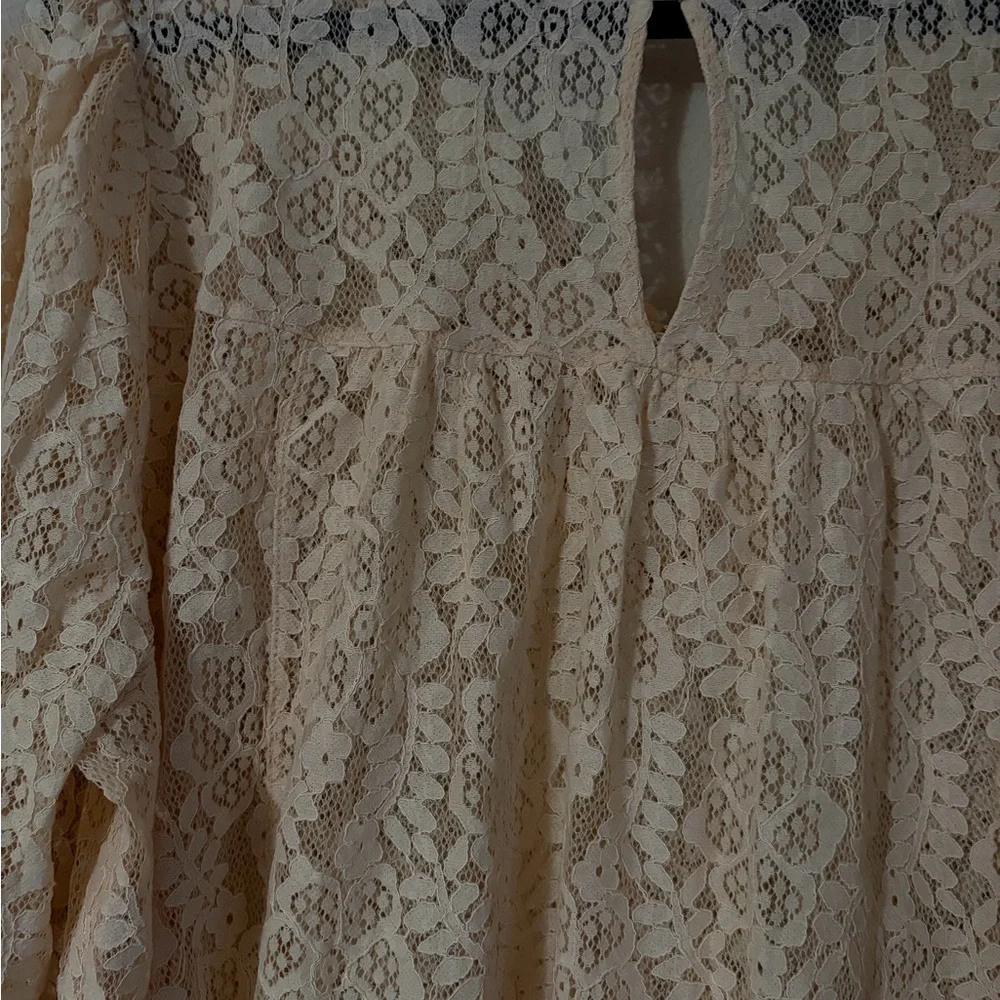 Torrid Cream Lace Blouse size 3 - Picture 7 of 9